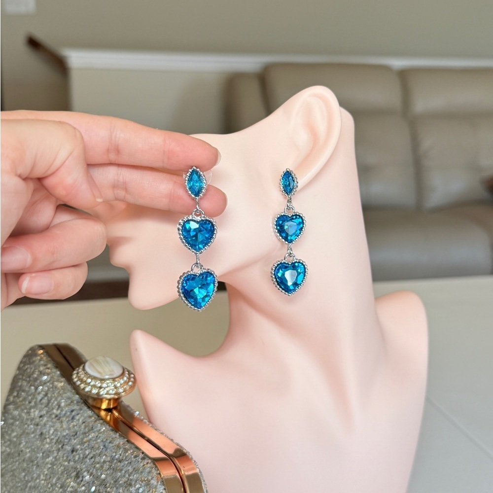 ⚜️ Elegant Blue Heart Drop Earrings - Picture 9 of 9